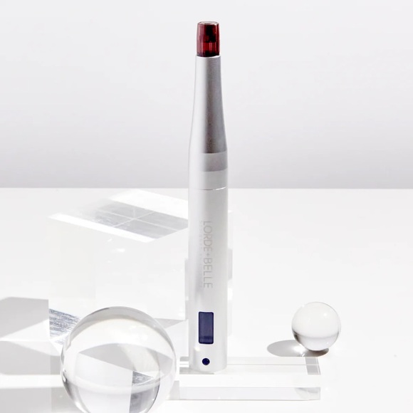 NWT/NIB! Viral Lorde + Belle REGENPEN™ Nano-channeling Skincare Device